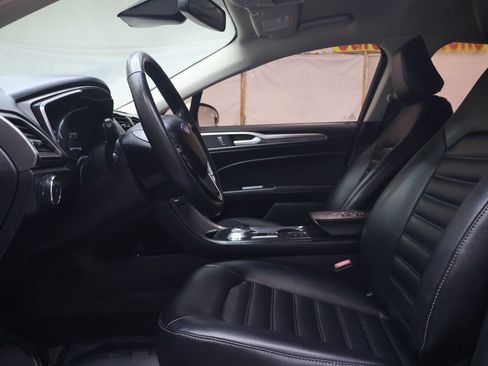 Used 2020 Ford Fusion SEL FWD image 16