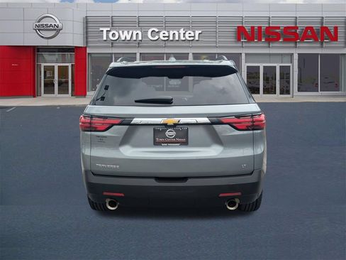 Used 2023 Chevrolet Traverse LT FWD image 6