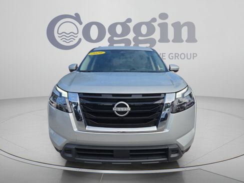 Used 2025 Nissan Pathfinder SV FWD image 8