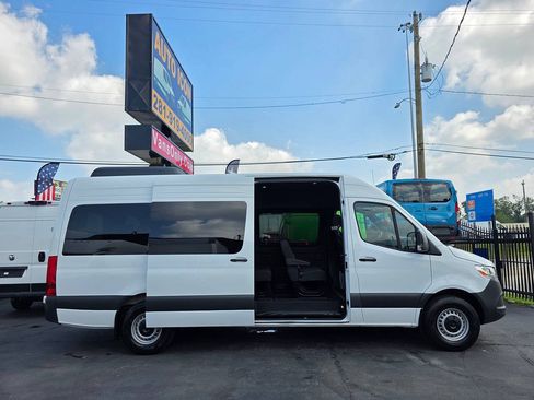 Used 2025 Mercedes-Benz Sprinter 2500 image 5
