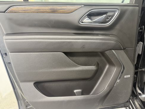 Used 2021 Chevrolet Suburban Premier w/ Premium Package image 26