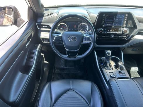 Used 2022 Toyota Highlander XSE AWD/4WD image 31