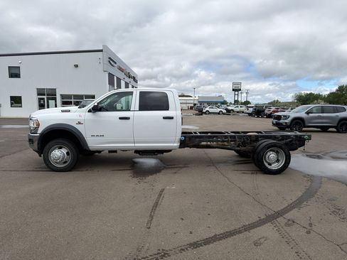 Used 2021 RAM 5500 Tradesman w/ Chrome Appearance Group AWD/4WD image 9