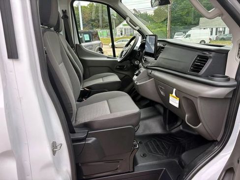 Used 2024 Ford E-Transit RWD image 31