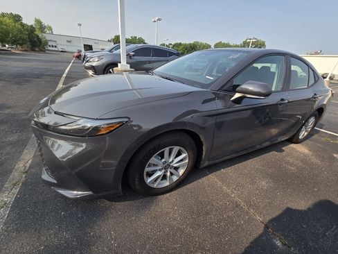 Used 2026 Toyota Camry LE FWD image 4