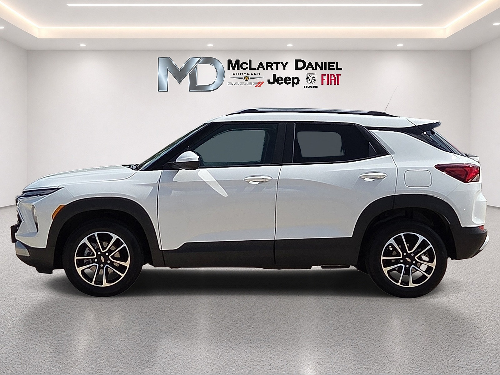 Used 2025 Chevrolet TrailBlazer LT FWD image 3