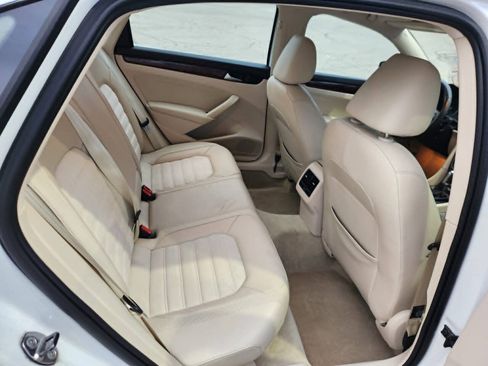 Used 2013 Volkswagen Passat 2.5 SEL Premium FWD image 16