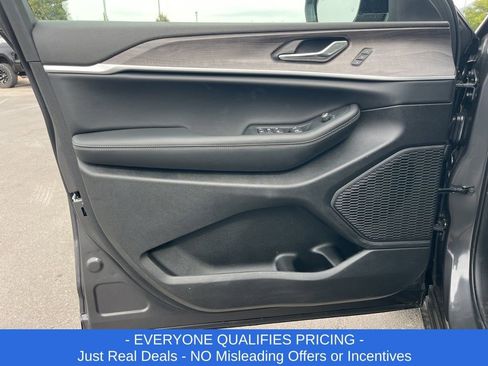 New 2025 Jeep Grand Cherokee Limited w/ Black Appearance Package image 5