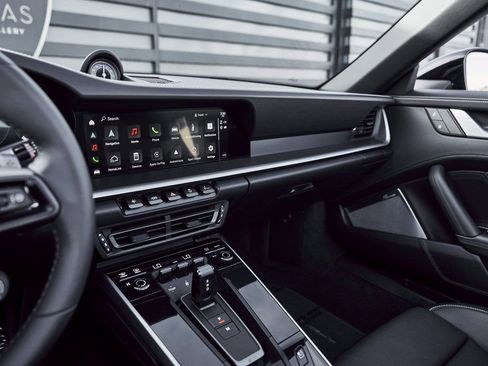 Used 2022 Porsche 911 Turbo S image 59