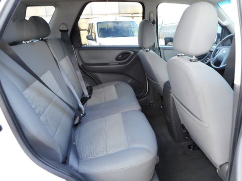 Used 2005 Ford Escape 4WD Hybrid image 24