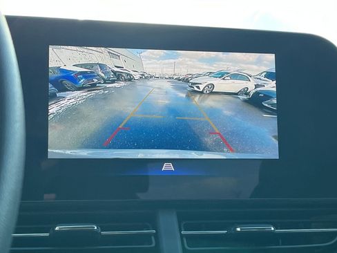 Used 2025 Chevrolet Trax LT image 32