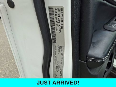 Used 2024 Jeep Grand Cherokee Laredo X w/ Trailer Tow Package AWD/4WD image 28
