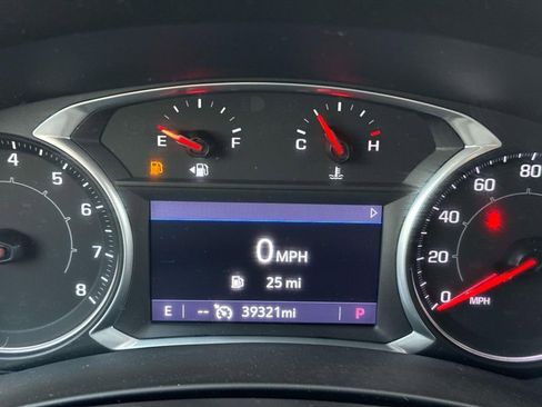 Used 2022 GMC Terrain SLT image 17