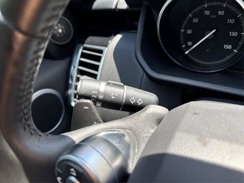 Used 2017 Land Rover Discovery SE image 20