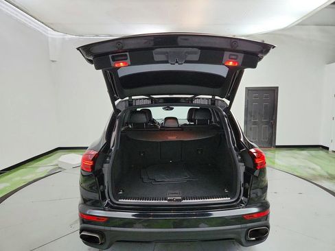 Used 2017 Porsche Cayenne Platinum Edition image 28