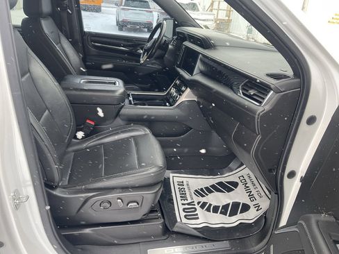 Used 2022 GMC Yukon XL Denali image 17
