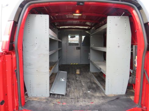 Used 2009 Chevrolet Express 2500 RWD image 19