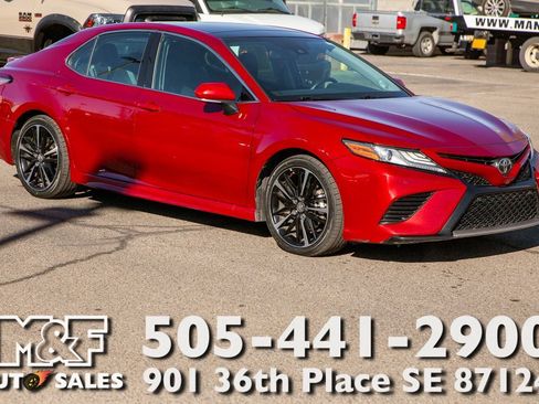 Used 2018 Toyota Camry XSE image 1