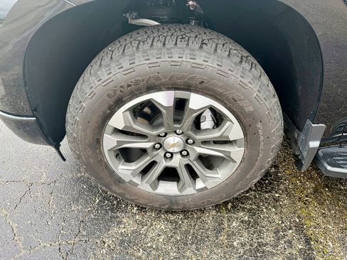 Used 2024 Chevrolet Silverado 1500 High Country w/ Technology Package image 9