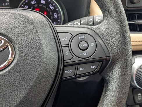 Used 2022 Toyota RAV4 XLE image 24