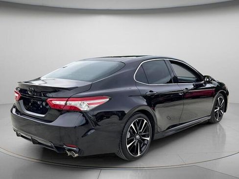Used 2018 Toyota Camry XSE FWD image 7