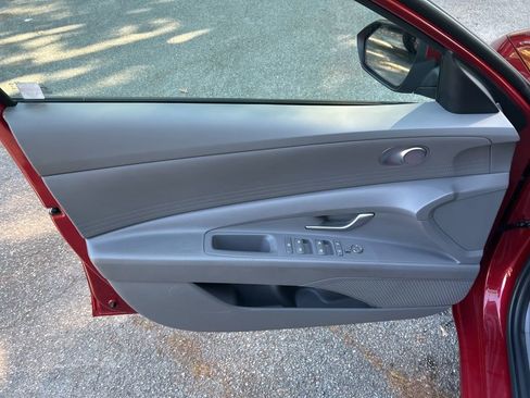 Used 2024 Hyundai Elantra SEL FWD image 13