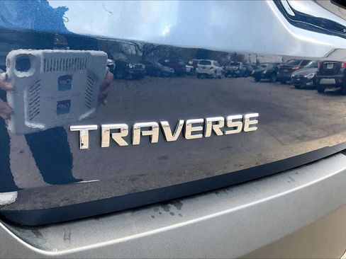 Used 2023 Chevrolet Traverse LT image 29