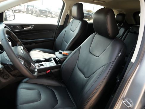 Used 2020 Ford Edge Titanium AWD/4WD image 12