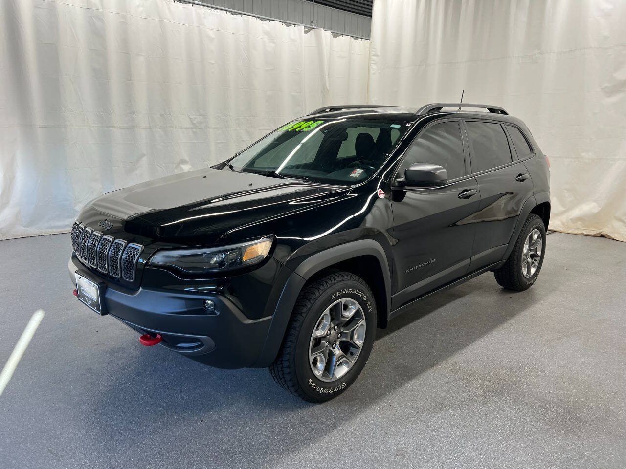 Used 2019 Jeep Cherokee Trailhawk w/ Comfort/Convenience Group AWD/4WD image 1