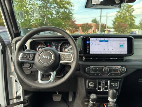 Used 2026 Jeep Wrangler Unlimited Sahara AWD/4WD image 23