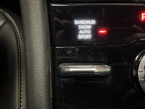 Used 2024 Jeep Grand Cherokee Limited w/ Black Appearance Package image 25