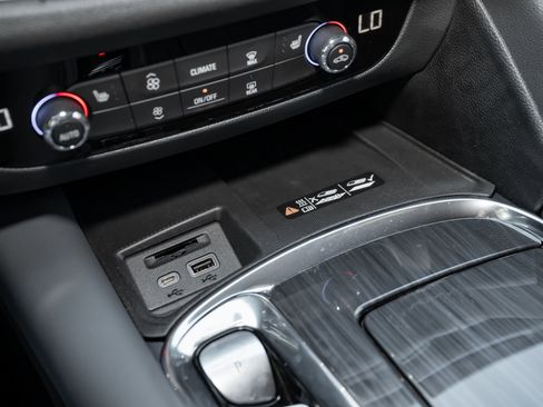 Used 2023 Buick Enclave Essence w/ LPO, Touring Package image 32