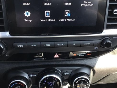 Used 2025 Hyundai Venue SEL FWD image 11