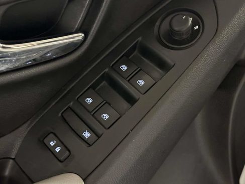 Used 2021 Chevrolet Trax LT AWD/4WD image 18