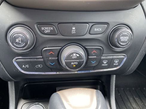 Used 2018 Jeep Cherokee Limited AWD/4WD image 18