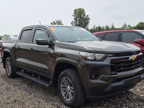 Used 2024 Chevrolet Colorado LT w/ LT Convenience Package II AWD/4WD image 2