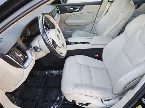 Used 2019 Volvo S60 T5 Momentum image 15