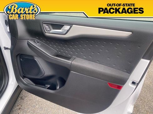 Used 2020 Ford Escape SE image 12