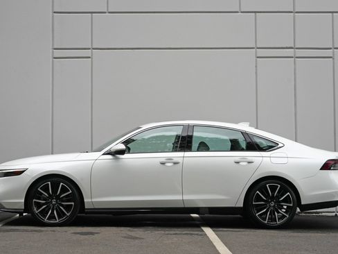 Used 2024 Honda Accord Touring image 8