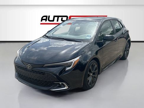 Used 2025 Toyota Corolla XSE FWD image 3