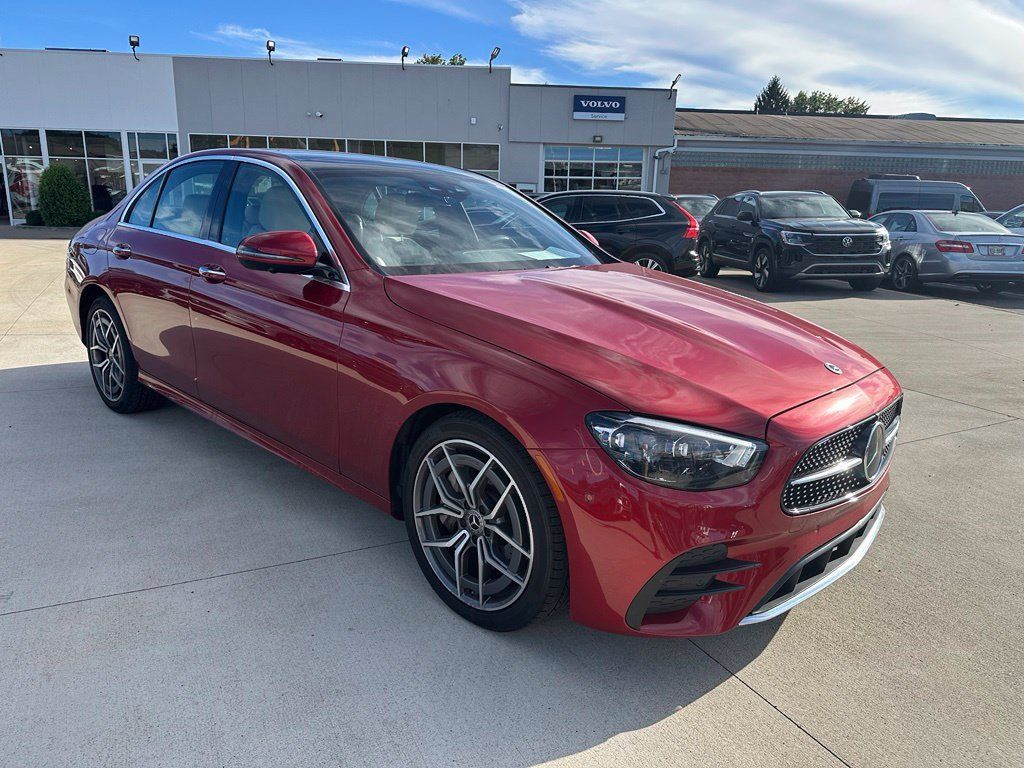Used 2023 Mercedes-Benz E 350 4MATIC Sedan image 3
