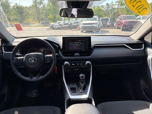 Used 2020 Toyota RAV4 LE FWD image 7
