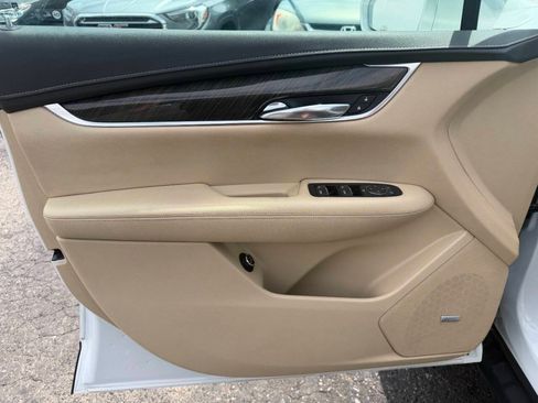 Used 2017 Cadillac XT5 FWD image 20