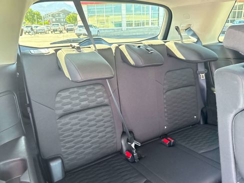 Used 2025 Nissan Pathfinder SV AWD/4WD image 18