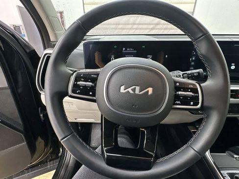 Used 2025 Kia Sorento S AWD/4WD image 12