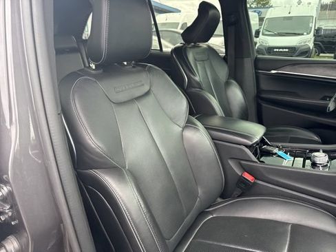 Used 2023 Jeep Grand Cherokee Overland w/ Advanced Protech Group III AWD/4WD image 10