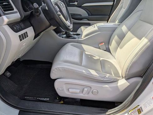 Used 2019 Toyota Highlander XLE image 13