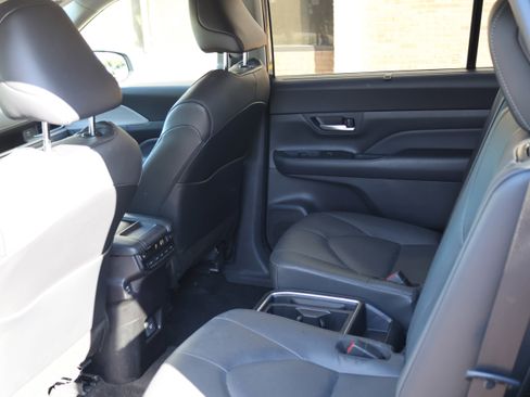 Certified 2024 Toyota Grand Highlander AWD image 16