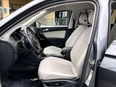 Used 2021 Volkswagen Tiguan SE FWD image 14