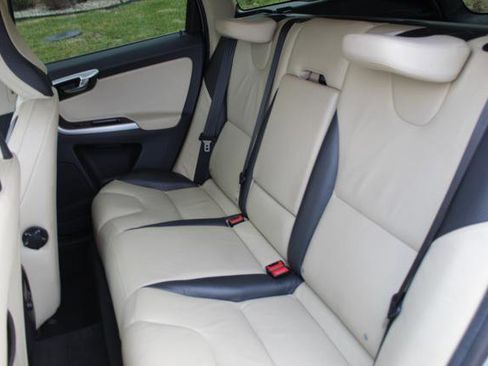 Used 2012 Volvo XC60 T6 R-Design image 25